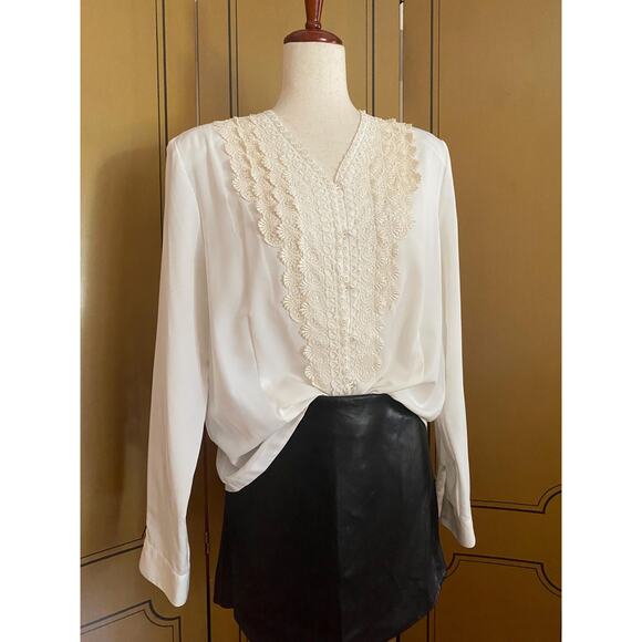 Vintage blouse with lace and pearls, size L - Picture 1 of 8